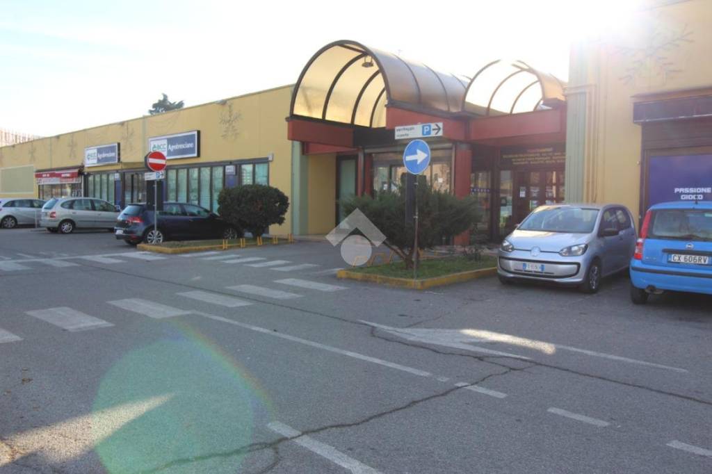 negozio in vendita a Brescia in zona Don Bosco