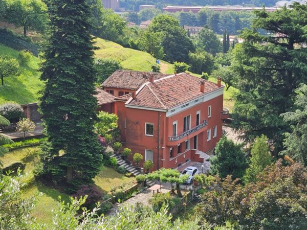 casa indipendente in vendita a Brescia in zona Crocifissa di Rosa