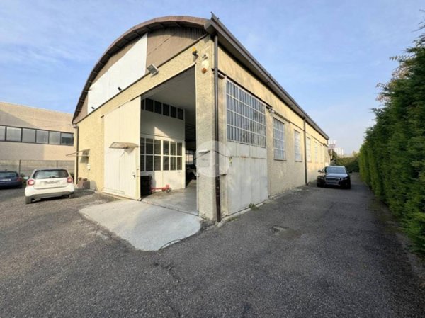locale commerciale in vendita a Brescia in zona Quartiere Primo Maggio