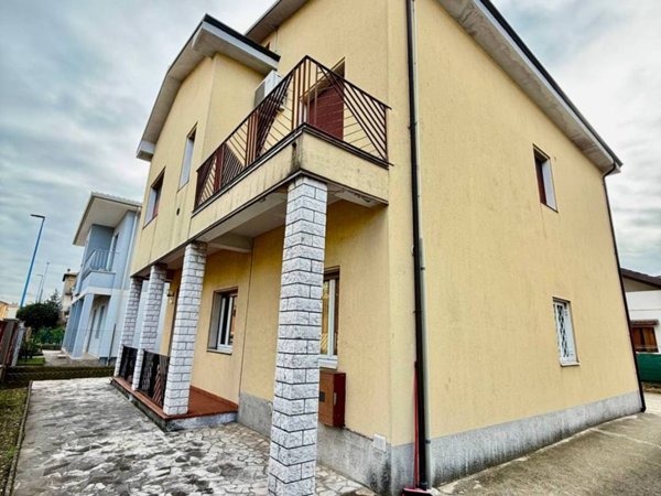 casa indipendente in vendita a Brescia in zona Volta