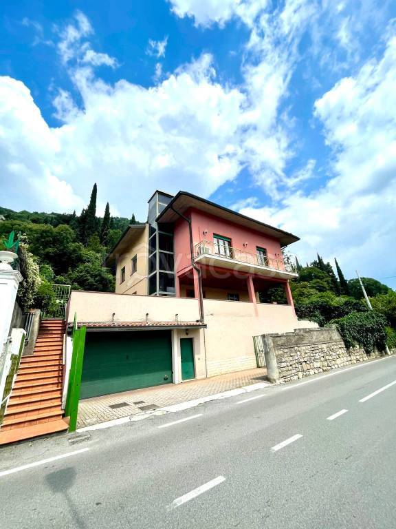 casa indipendente in vendita a Brescia in zona Caionvico