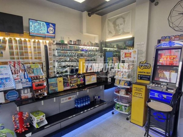 negozio in vendita a Brescia in zona Volta