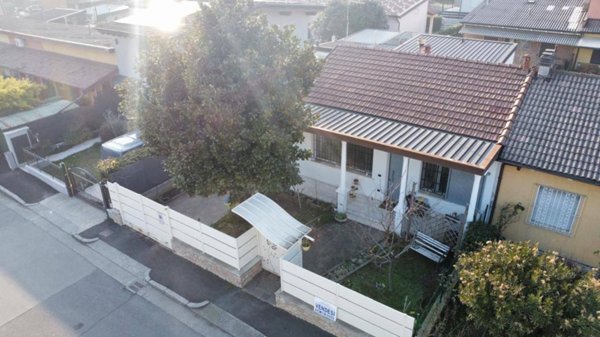 casa indipendente in vendita a Brescia in zona Villaggio Sereno