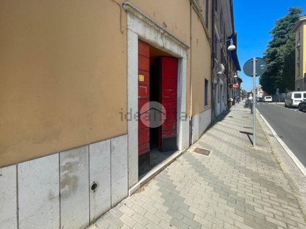 locale commerciale in vendita a Brescia in zona Sant'Eufemia
