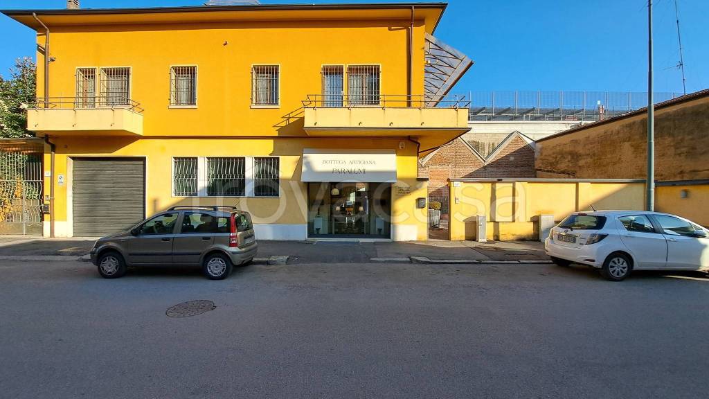 negozio in vendita a Brescia in zona Crocifissa di Rosa