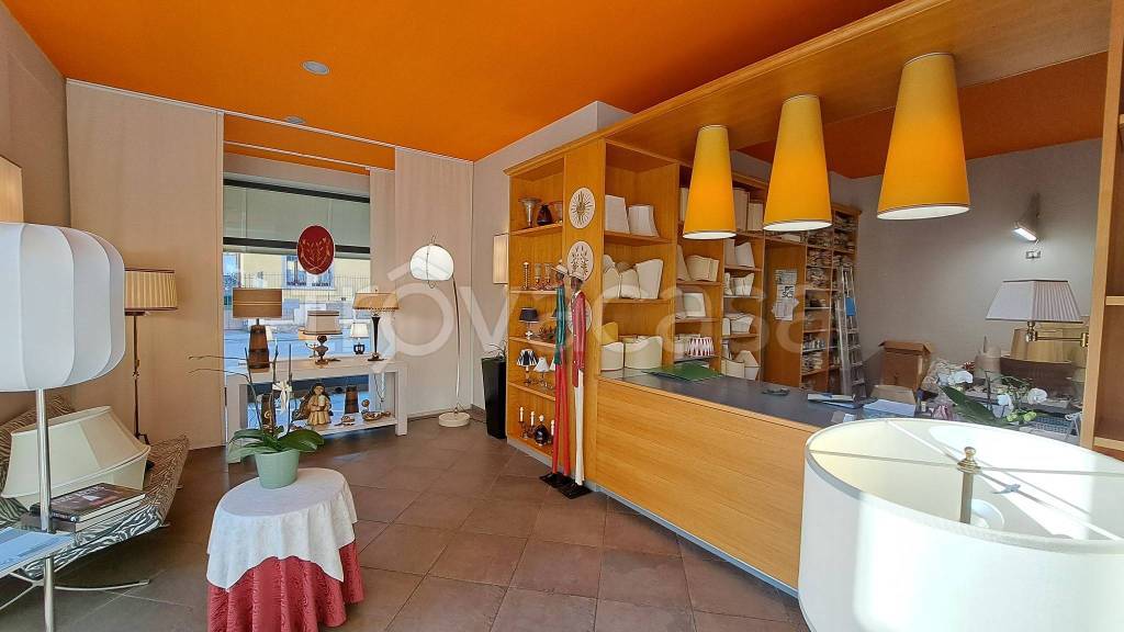 negozio in vendita a Brescia in zona Crocifissa di Rosa