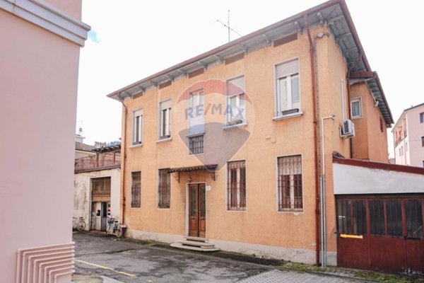 casa indipendente in vendita a Brescia in zona Mompiano