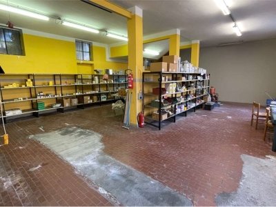 locale di sgombero in vendita a Brescia in zona Quartiere Primo Maggio