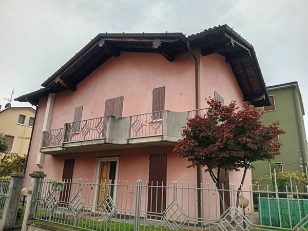 casa indipendente in vendita a Brescia in zona Quartiere Primo Maggio