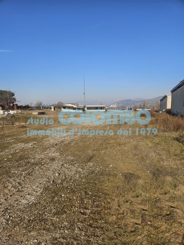 negozio in vendita a Brescia in zona Buffalora