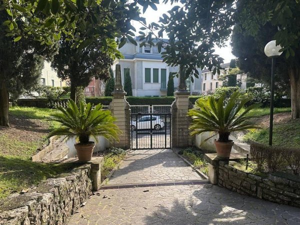 appartamento in vendita a Brescia in zona Porta Venezia