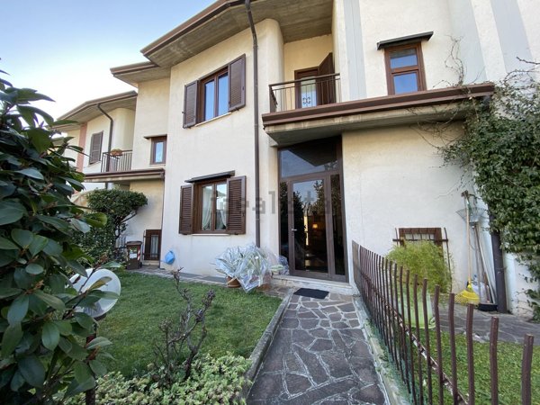 casa indipendente in vendita a Brescia in zona Volta