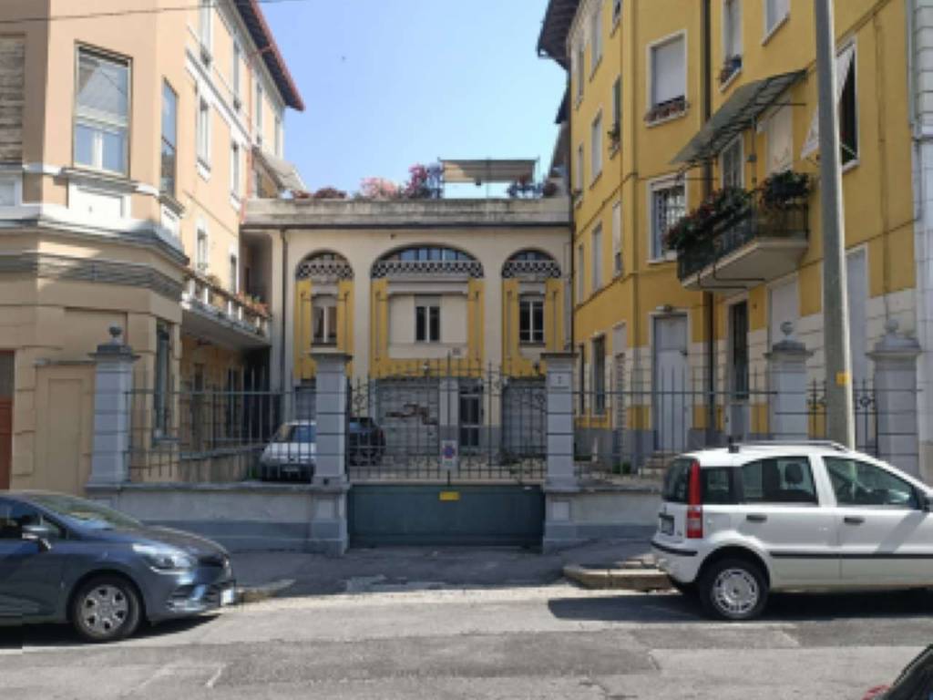 casa indipendente in vendita a Brescia in zona Crocifissa di Rosa