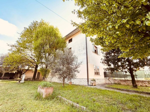 intera palazzina in vendita a Brescia in zona Volta