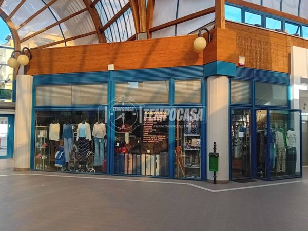 negozio in vendita a Brescia in zona Villaggio Prealpino
