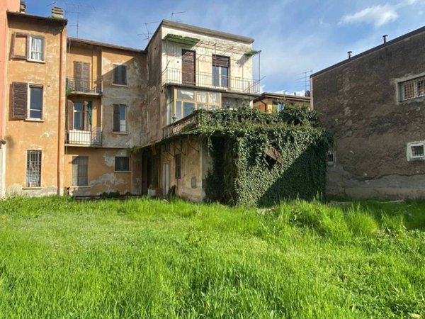 intera palazzina in vendita a Brescia in zona Volta