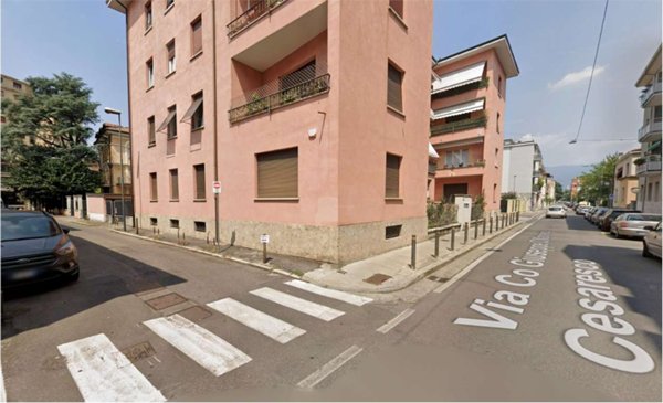 locale commerciale in vendita a Brescia in zona Crocifissa di Rosa