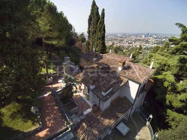 casa indipendente in vendita a Brescia in zona Centro Storico