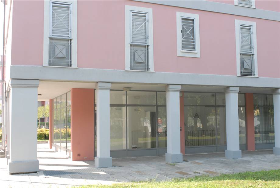 negozio in vendita a Brescia in zona Centro Storico