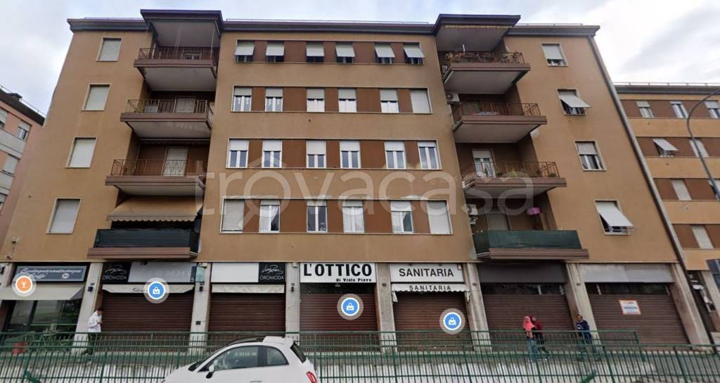 negozio in vendita a Brescia in zona Porta Venezia