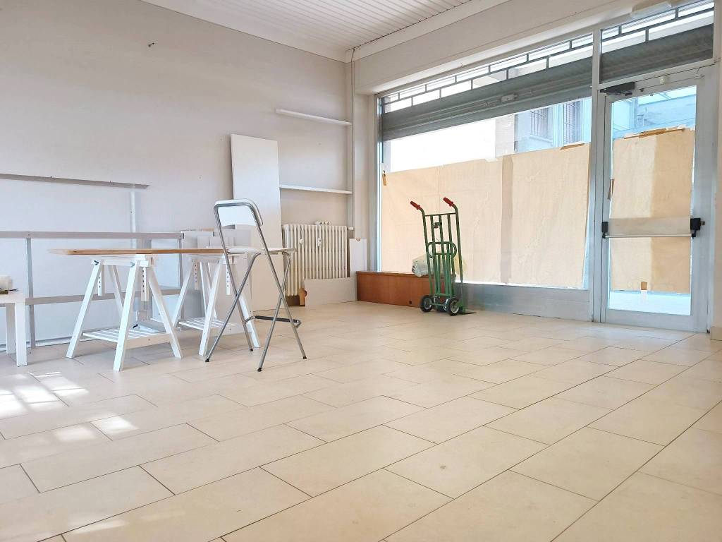 negozio in vendita a Brescia in zona Mompiano
