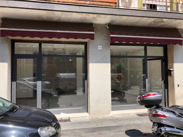 negozio in vendita a Brescia in zona Fiumicello