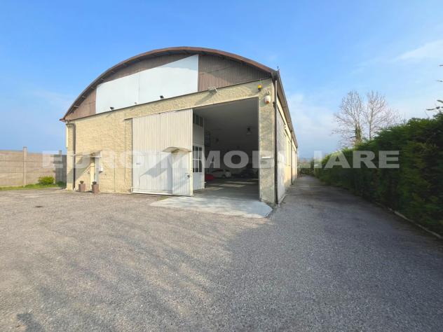 locale commerciale in vendita a Brescia