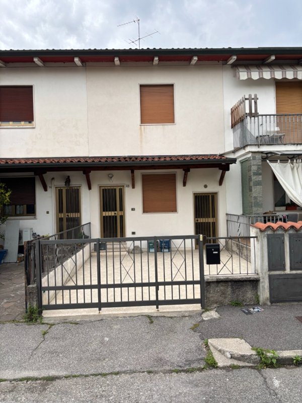 casa indipendente in vendita a Brescia in zona Villaggio Sereno