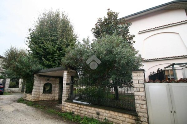 casa indipendente in vendita a Brescia in zona Folzano