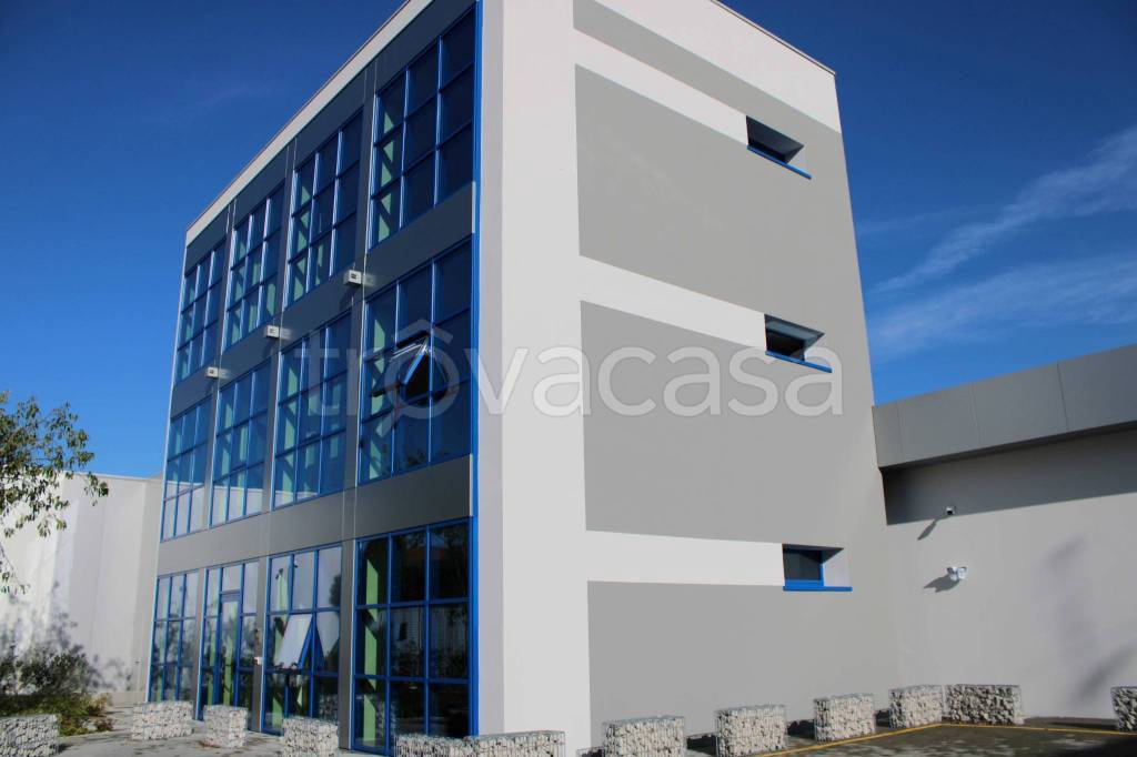 locale commerciale in vendita a Brescia in zona Volta