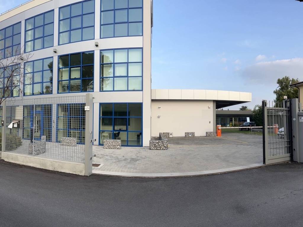 locale commerciale in vendita a Brescia in zona Volta