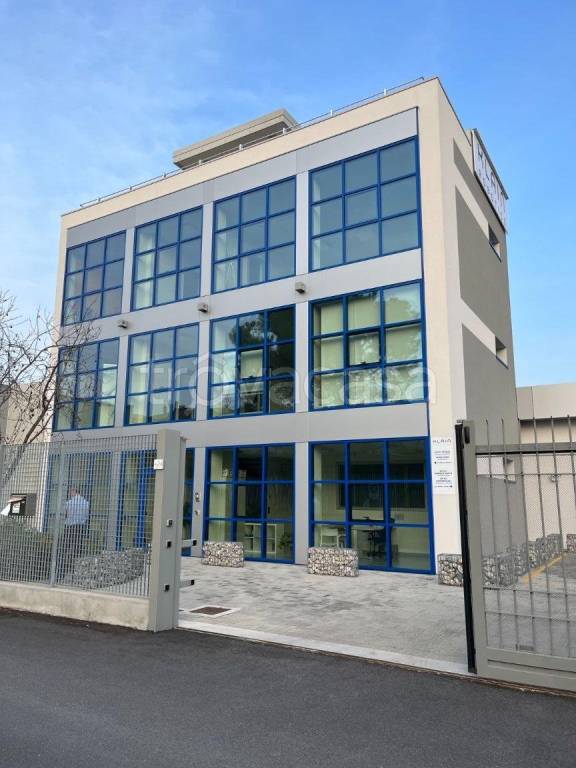 locale commerciale in vendita a Brescia