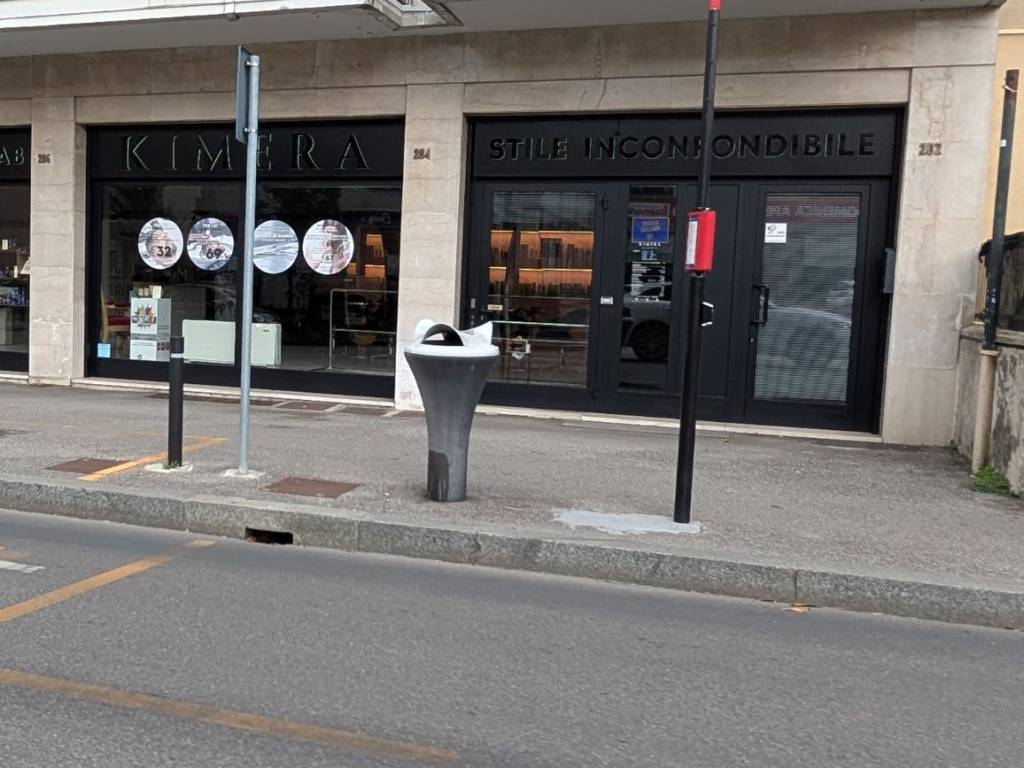 negozio in vendita a Brescia in zona Volta