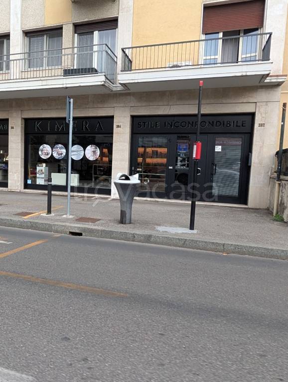 negozio in vendita a Brescia in zona Volta