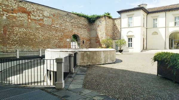 locale commerciale in vendita a Brescia in zona Centro Storico