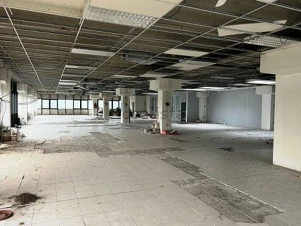 locale di sgombero in vendita a Brescia in zona Villaggio Badia