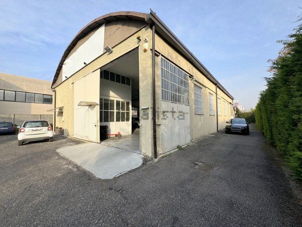 capannone in vendita a Brescia in zona Quartiere Primo Maggio