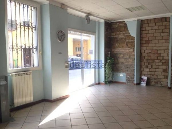 negozio in vendita a Brescia in zona Quartiere Primo Maggio
