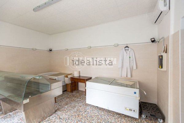 locale commerciale in vendita a Brescia in zona Quartiere Primo Maggio