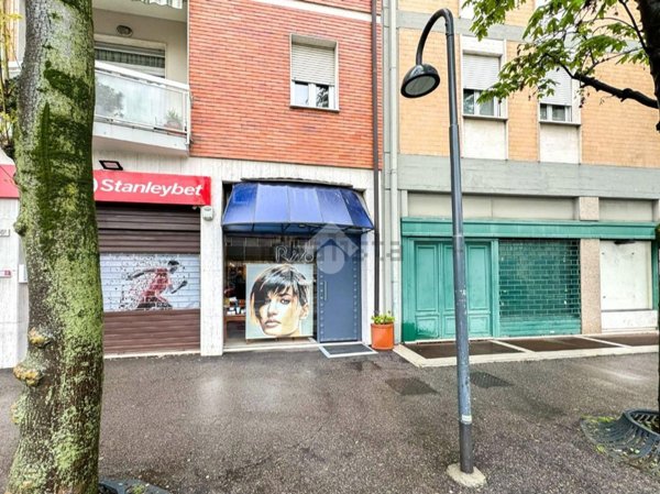 negozio in vendita a Brescia in zona Volta