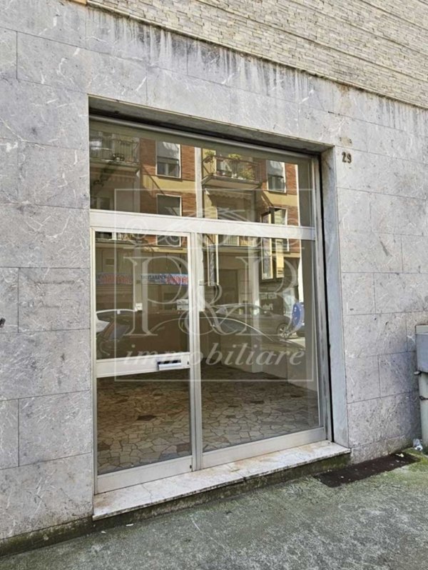 negozio in vendita a Brescia in zona Campo Marte