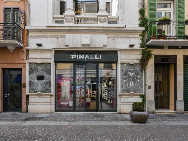 negozio in vendita a Brescia in zona Centro Storico