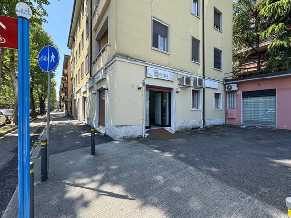 negozio in vendita a Brescia in zona Villaggio Prealpino