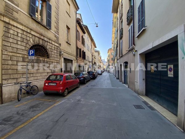 locale commerciale in vendita a Brescia in zona Carmine