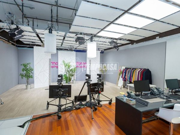locale commerciale in vendita a Brescia in zona Quartiere Primo Maggio