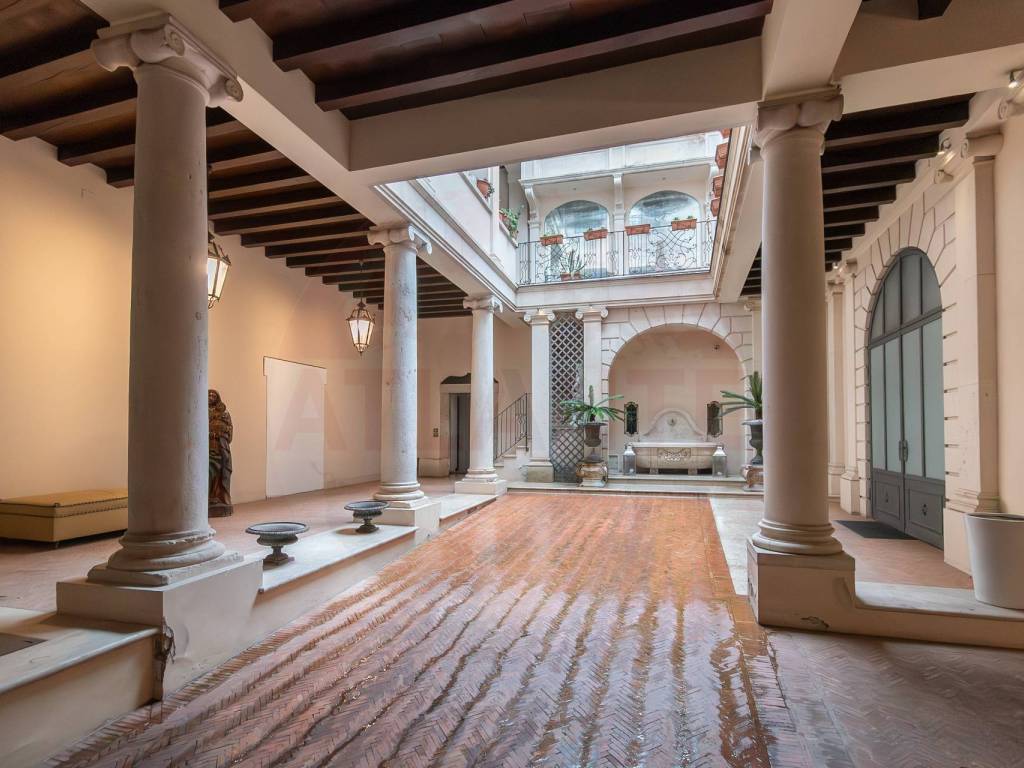 casa indipendente in vendita a Brescia in zona Centro Storico