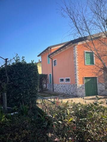 casa indipendente in vendita a Brescia in zona Volta