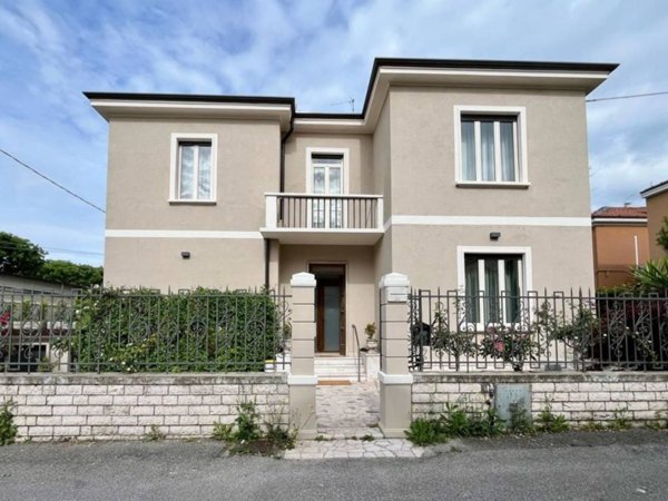 casa indipendente in vendita a Brescia in zona Fiumicello