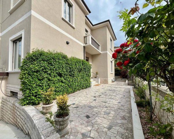 casa indipendente in vendita a Brescia in zona Fiumicello