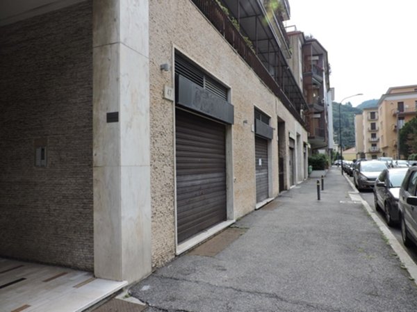 locale commerciale in vendita a Brescia in zona Crocifissa di Rosa